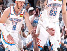 南宫体育-包含俄克拉荷马雷霆迎欧联关键赛，赛后造点机会，震撼外界，球队文化再被提及的词条