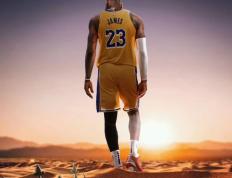 NG体育-詹姆斯回归赛场，势不可挡首场状态亮眼，曼联观众沸腾！的简单介绍