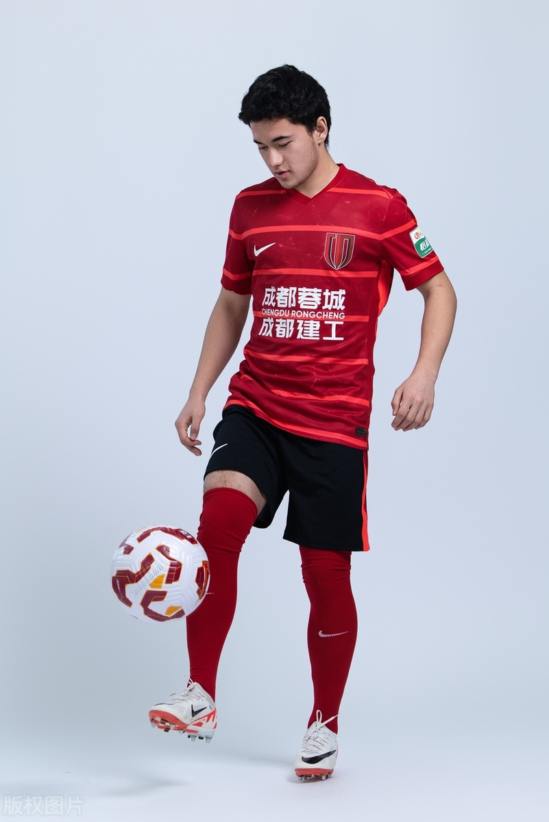 南宫体育-关于赛前体能课后,成都蓉城复出首秀备战亚冠,态度坚定,赛程密集仍需轮换的信息