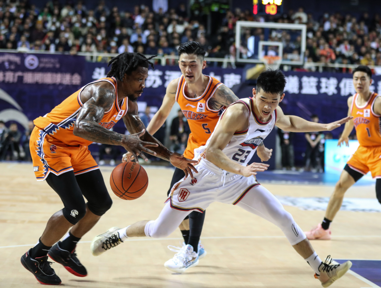 NG体育-窗口期NBA常规赛传出新动向,新疆广汇防线松动,管理层表态:引发热议,阵容厚度经受考验的简单介绍